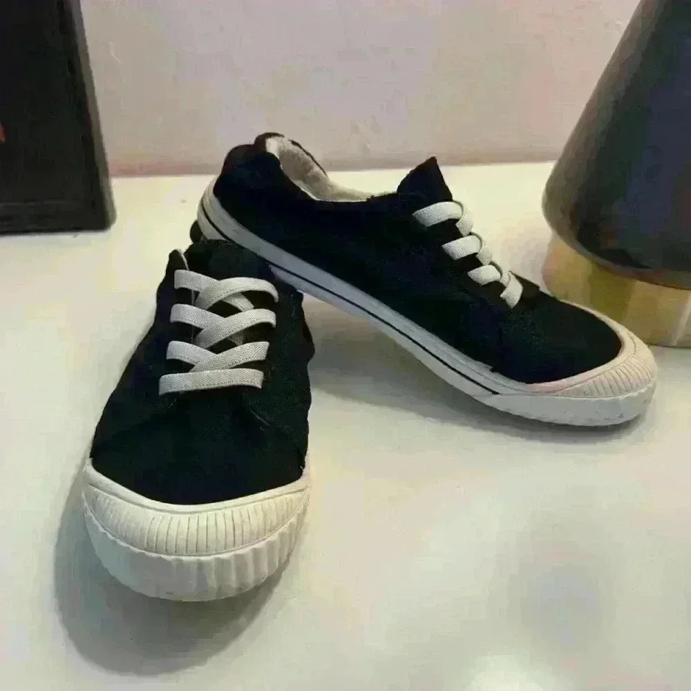 EUC Wonder Nation memory foam kids slip on sneakers size 4